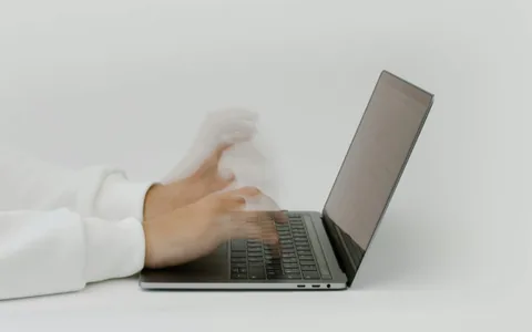 Comment réaliser une revue de code efficace : étapes et conseils pour développeurs